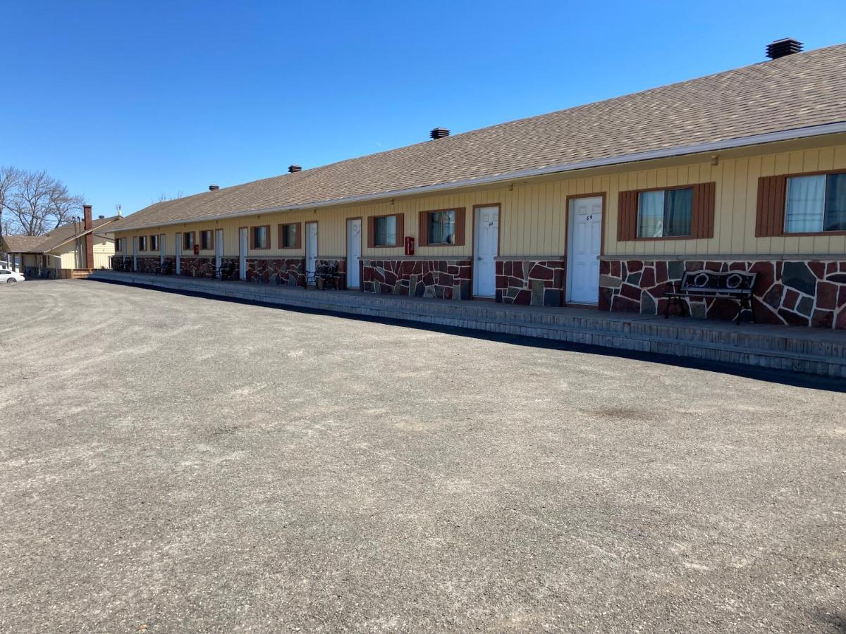 Motel Carleton Sur Mer Bagian luar foto