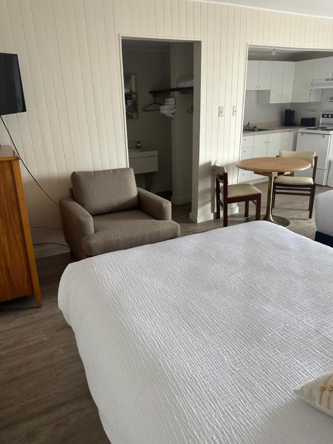Motel Carleton Sur Mer Bagian luar foto